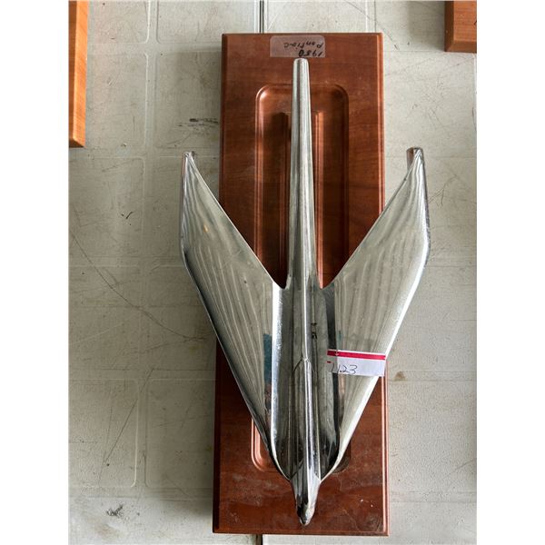 1950 Pontiac hood ornament