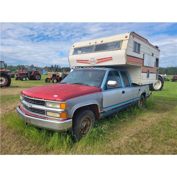 Approx 1994 Blue chev. 2500 V8 Auto, ext. cab, c/w camper, showing 407,288 kms, SN. 2GTFC29K5R154454