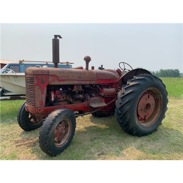 I.H WD9, pulley, good metal, rear weights, not running
