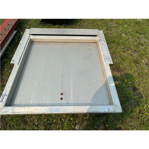54 x 55 Alum headache rack