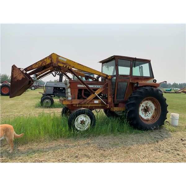 Cockshutt 1550 gas, c/w Eeze loader, cab, dual hyds, 7022 hrs, SN: 2551038