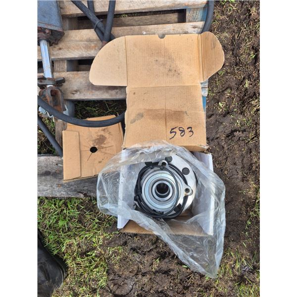 Front wheel bearing hub assembly for G.M 1500
