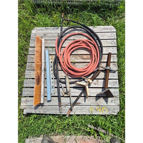 Various hoses, broom, screw jacks