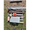 Image 1 : BBQ, hoes, flares, pitchfork