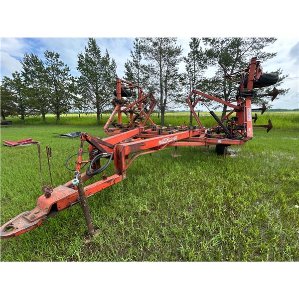 Morris CP625 Deep tillage c/w 16" sweeps & 3 bar tine harrows. Shanks are fairly tight.