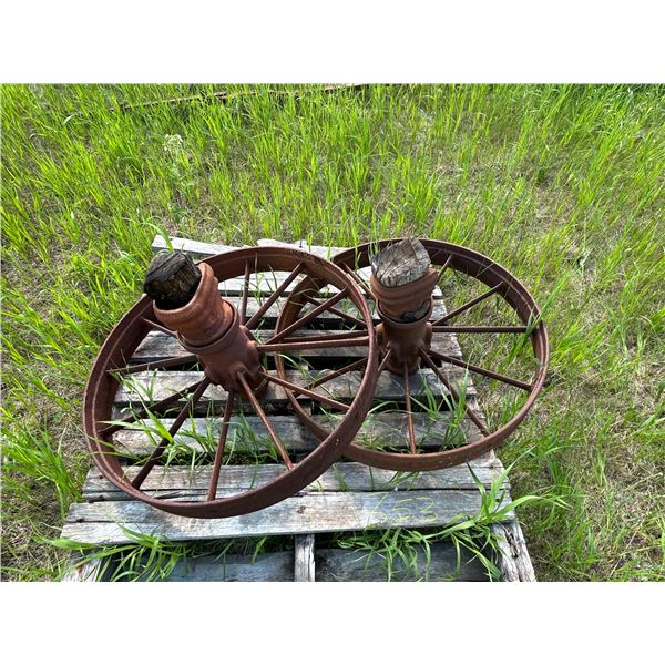 2- 28" spoke wheels