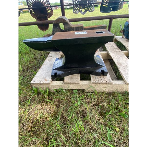 6.5" x 22" , approx 200 pound anvil