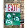 Image 1 : 3 exit signs