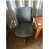Image 3 : Computer chair, and small table