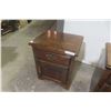 Image 3 : 2 End Tables/Night Stands – 25" x 21" x 17"