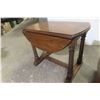 Image 5 : Oak End Table – 23" x 20" x 15" and Oak Dropleaf End Table