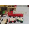 Image 7 : Fisher-Price Parking/Service Centre with Vehicles, Car Wash Area and People