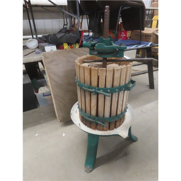 Manual Wine Press with Wood Basket, Vintage Traditional Junior  and Wine Grape Pre-Crusher