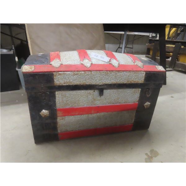 Antique Dome-Top Steamer Trunk with Tray – 19" x 30" x 16"