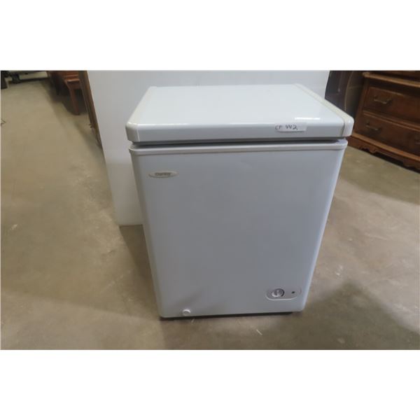 Danby Deep Freeze – 33" x 21" x 25"