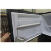 Image 5 : Whirlpool Fridge with Top Freezer – 65" x 29" x 30"