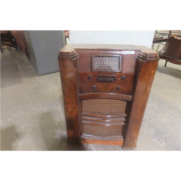 Antique WestingHouse Cabinet Radio