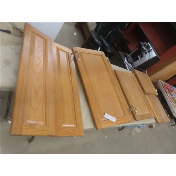 Oak Cabinet Doors with Hardware: Various Sizes – Largest 30" x 16½" – Corner Piece 30" x 8