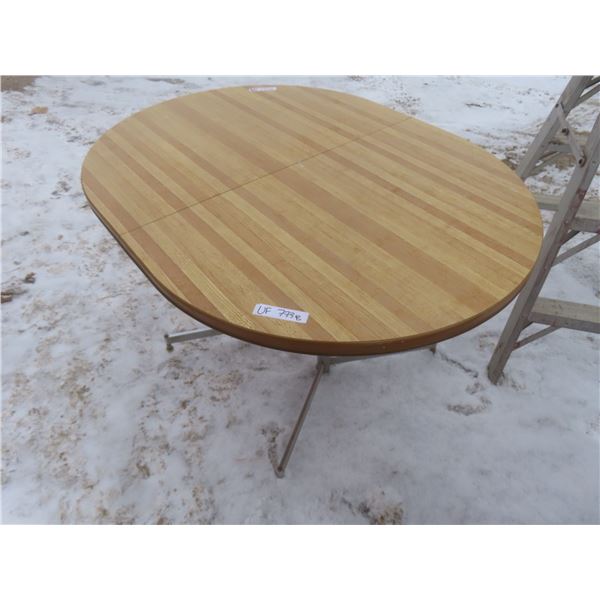 Oval Table with Metal Legs – 47½ × 36 × 29½"