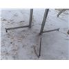 Image 3 : Oval Table with Metal Legs – 47½ × 36 × 29½"