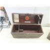 Image 4 : Vintage Willcox and Gibbs Sewing Machine Case – 11½" x 22" x 7½" and Silverstone Deluxe Portable Ca