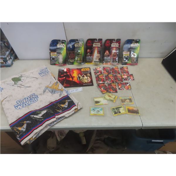 Star Wars: 5 Figures, Official 2005 Pin Collection with 11 Pins and Curtains