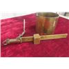 Image 5 : Early 20th Century Fairbanks Brass 1-Quart Grain Bushel Scale with Bucket and Handle