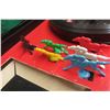 Image 6 : 1960s Monte Carlo Roulette Game – 12 Dice, Chips, 6 Horses, Cards and Chip in Case