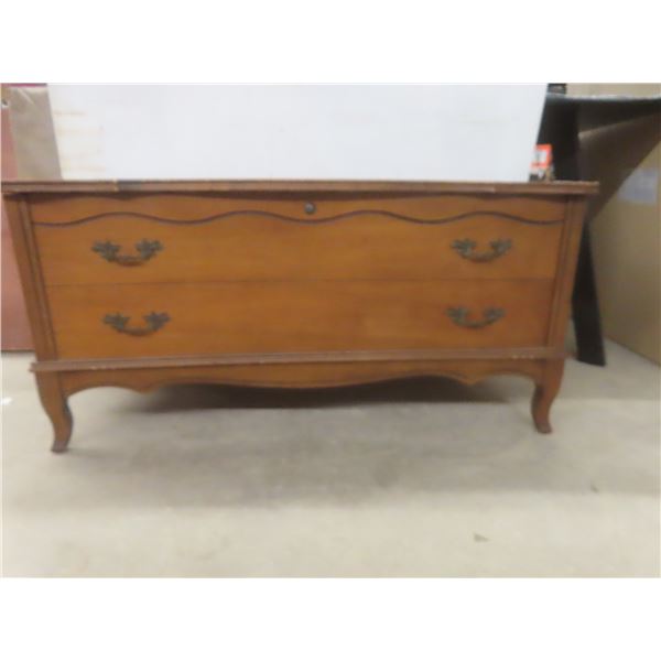 Lane Cedar Chest – 21" x 44" x 17"