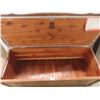 Image 7 : Lane Cedar Chest – 21" x 44" x 17"