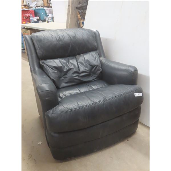 Leather-Like Comfy Chair – 32" H x 32" W