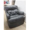Image 1 : Leather-Like Comfy Chair – 32" H x 32" W