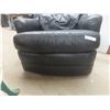 Image 5 : Leather-Like Comfy Chair – 32" H x 32" W