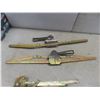 Image 13 : 4 Vintage Standing Lamp Bases, Assortment of Window Hinged Closures