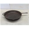 Image 1 : 15" Cast Iron Frying Pan