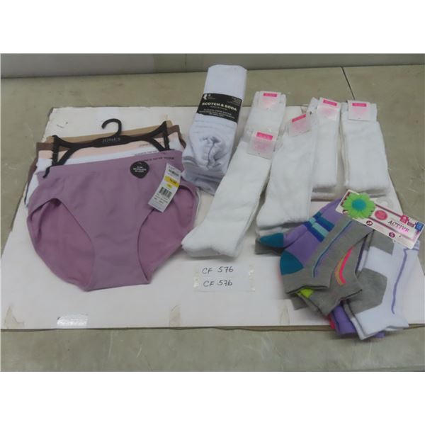 New 20 Pairs Ladies Socks and 5-Pack Pantys, Size M, New with Tags