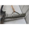 Image 4 : 3+ Yard Tools: Rake, Branch Cutter and Scraping Shovel
