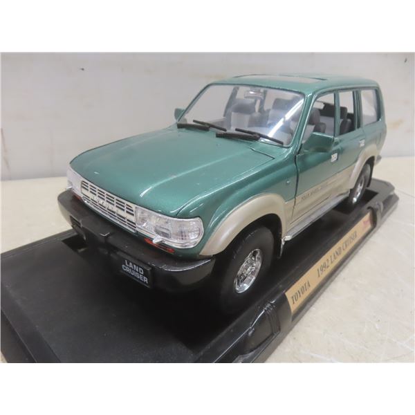1/18 Scale Die-Cast — 1992 Land Cruiser
