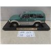 Image 8 : 1/18 Scale Die-Cast — 1992 Land Cruiser