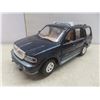 Image 3 : 1/18 Scale 2004 GMC Canyon Die-Cast and 1/24 Lincoln Navigator with Trailer