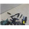 Image 5 : Vise and Screwdriver