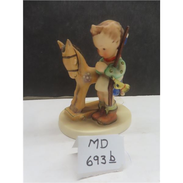 Hummel Goebel Figurine "Prayer Before Battle" #20, 4¼" High — Flag Broken from Stick