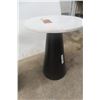 Image 3 : 2 Marble Top Stands (20" × 16" and 18" × 14")