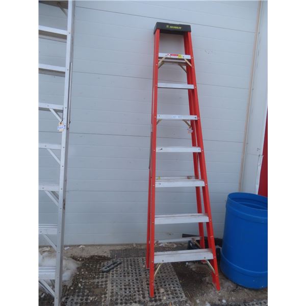 Featherlite Fiberglass 8-Foot Step Ladder
