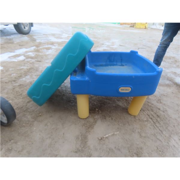 Little Tikes Water and Sand Play Table with Lid