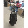 Image 2 : 12 Spalding Golf Clubs with Bag — Right Handed