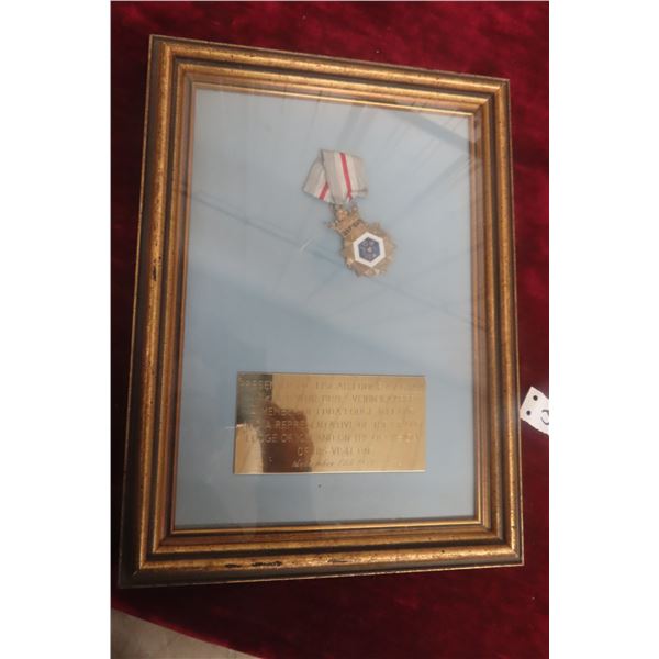 Sveinn Laaber – Grand Lodge of Iceland 1974, Presenting a Medal to Lisgar Lodge