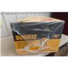 Image 5 : New DeWalt 20V 7-1/4" Cordless Sliding Mitre Saw