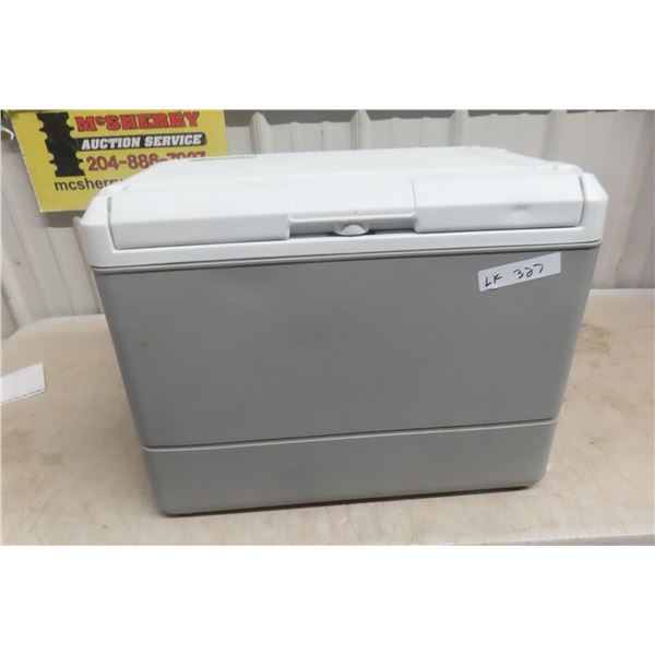 12V Cooler Deluxe – Needs Adaptor, 17" × 22" × 15"