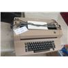 Image 3 : 2 IBM Electric Typewriters